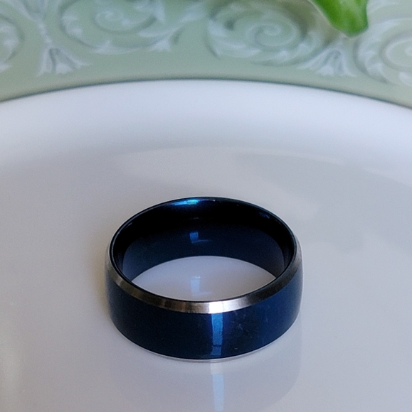 Stainless steel ring/band Size 8.Nwt* - Picture 2 of 7